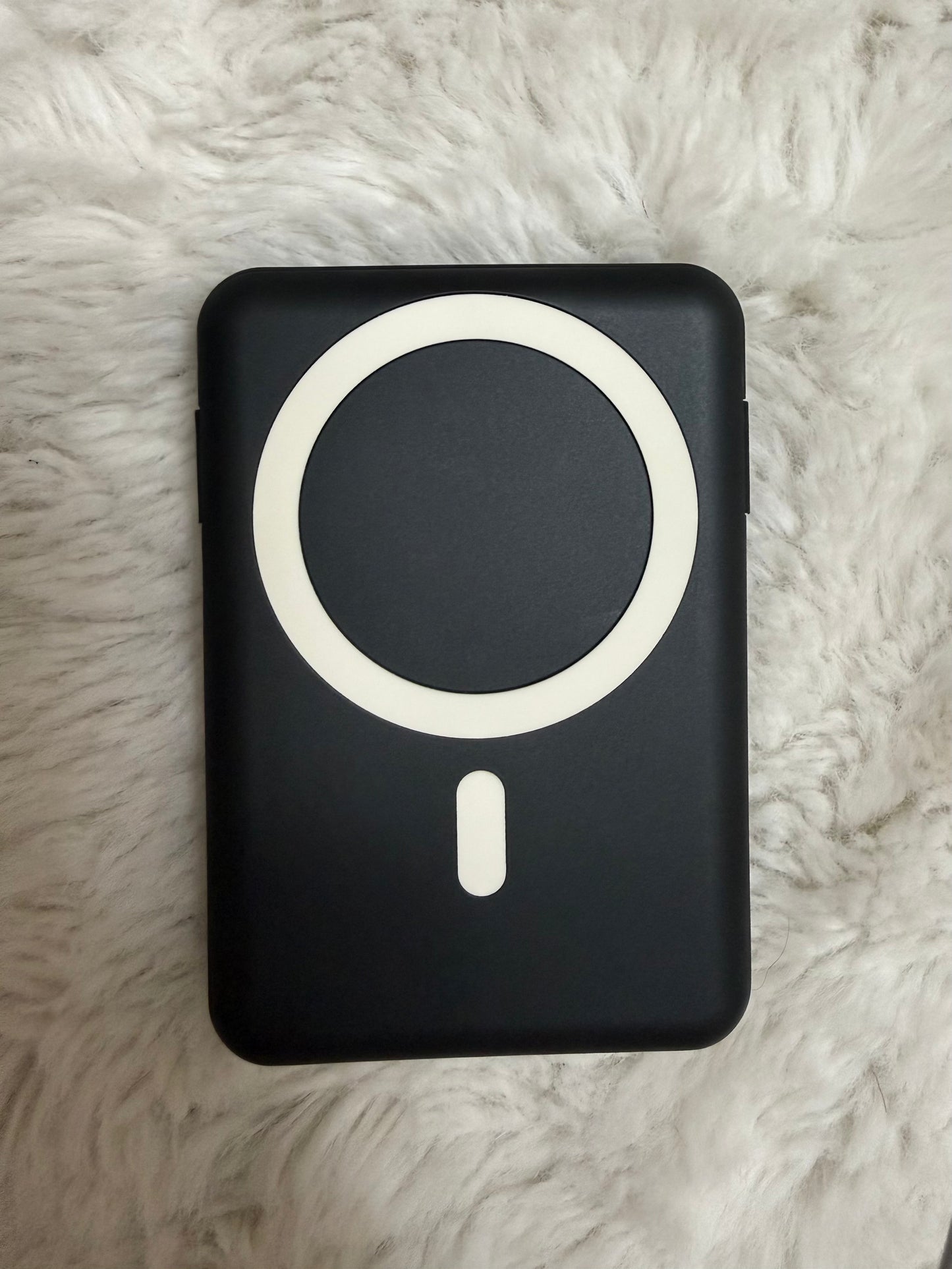 MagSafe Wireless Power Bank 10,000mAh comes with built-in cables & LED display