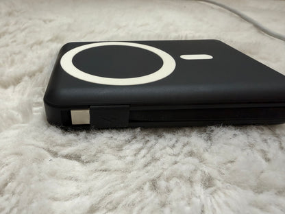 MagSafe Wireless Power Bank 10,000mAh comes with built-in cables & LED display