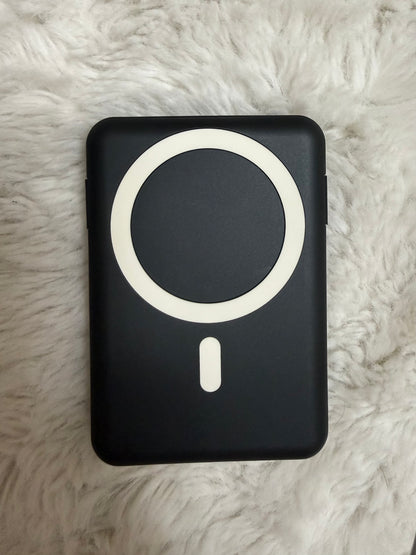 MagSafe Wireless Power Bank 10,000mAh comes with built-in cables & LED display